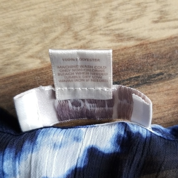 Ann Taylor Loft sheer flowy top - Picture 4 of 8